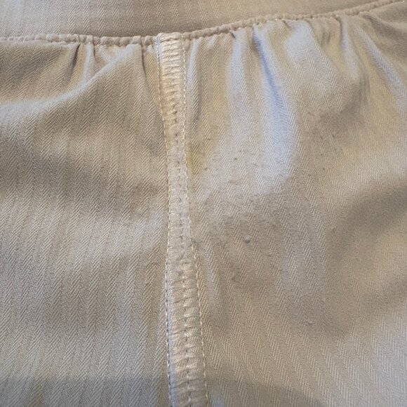 Lululemon Hotty Hot Low Rise Swift Lined Running Shorts – Light Grey, XS (2) - Picture 6 of 8